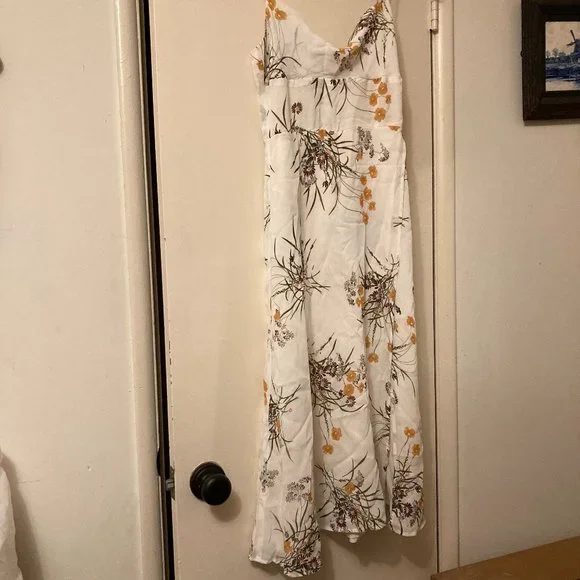 Reformation Gala Dress - Elegant White Floral Dress- Size 2 - Princess Print - Picture 8 of 8